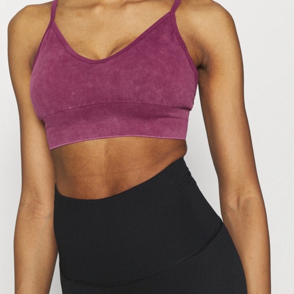 Cotton On - Body - V Neck Padded Sports Bra - Picture 2 of 10